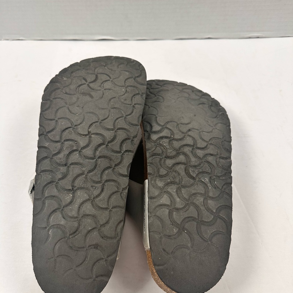 Birkenstock Gizeh Silver Sz 8-8.5‎ - Picture 5 of 6